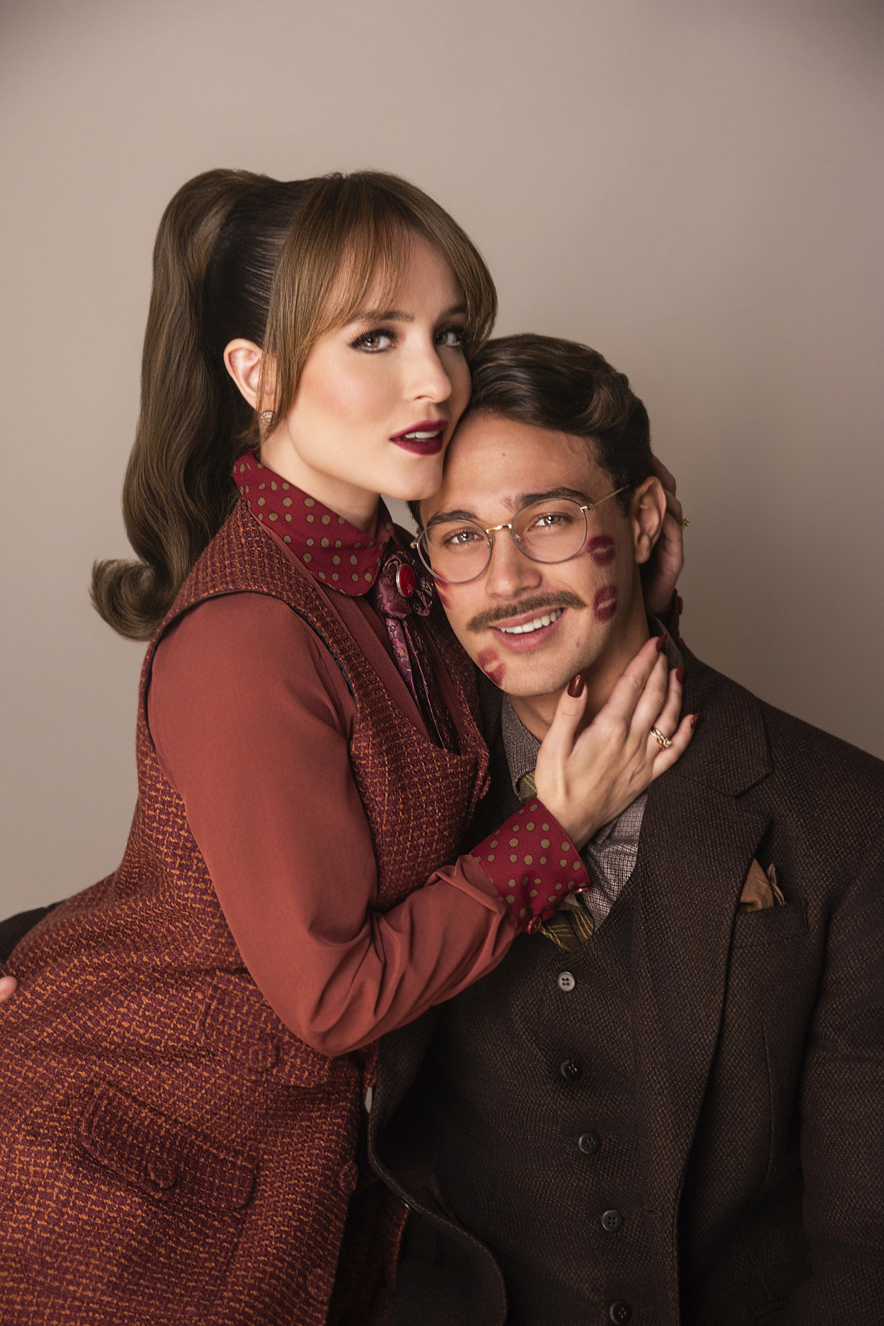 Larissa Manoela e André Luiz Frambach dão vida a recém-casados na montagem  - Divulgação/Pino Gomes