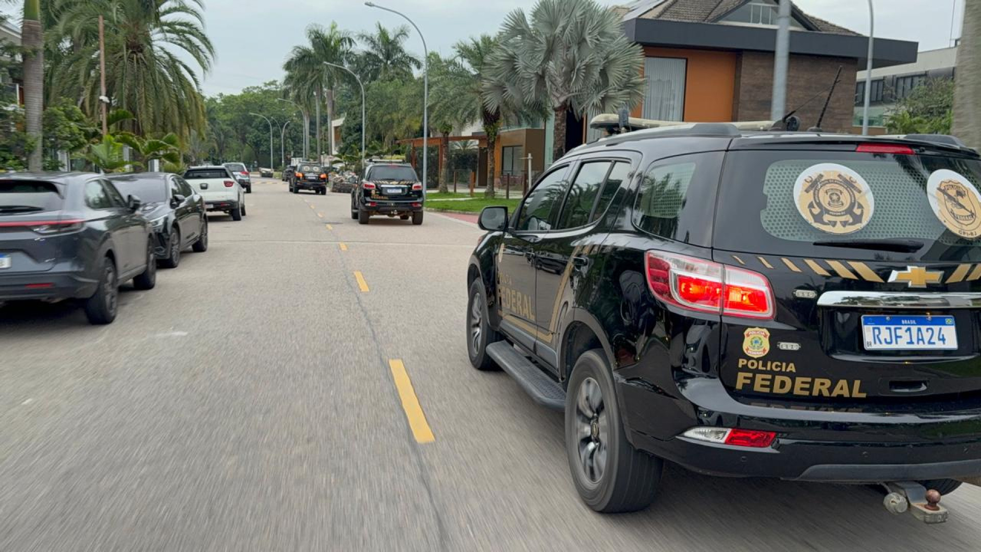 Policiais federais cumpriram mandados na Barra da Tijuca, na Zona Sudoeste - Divulgação / Polícia Federal
