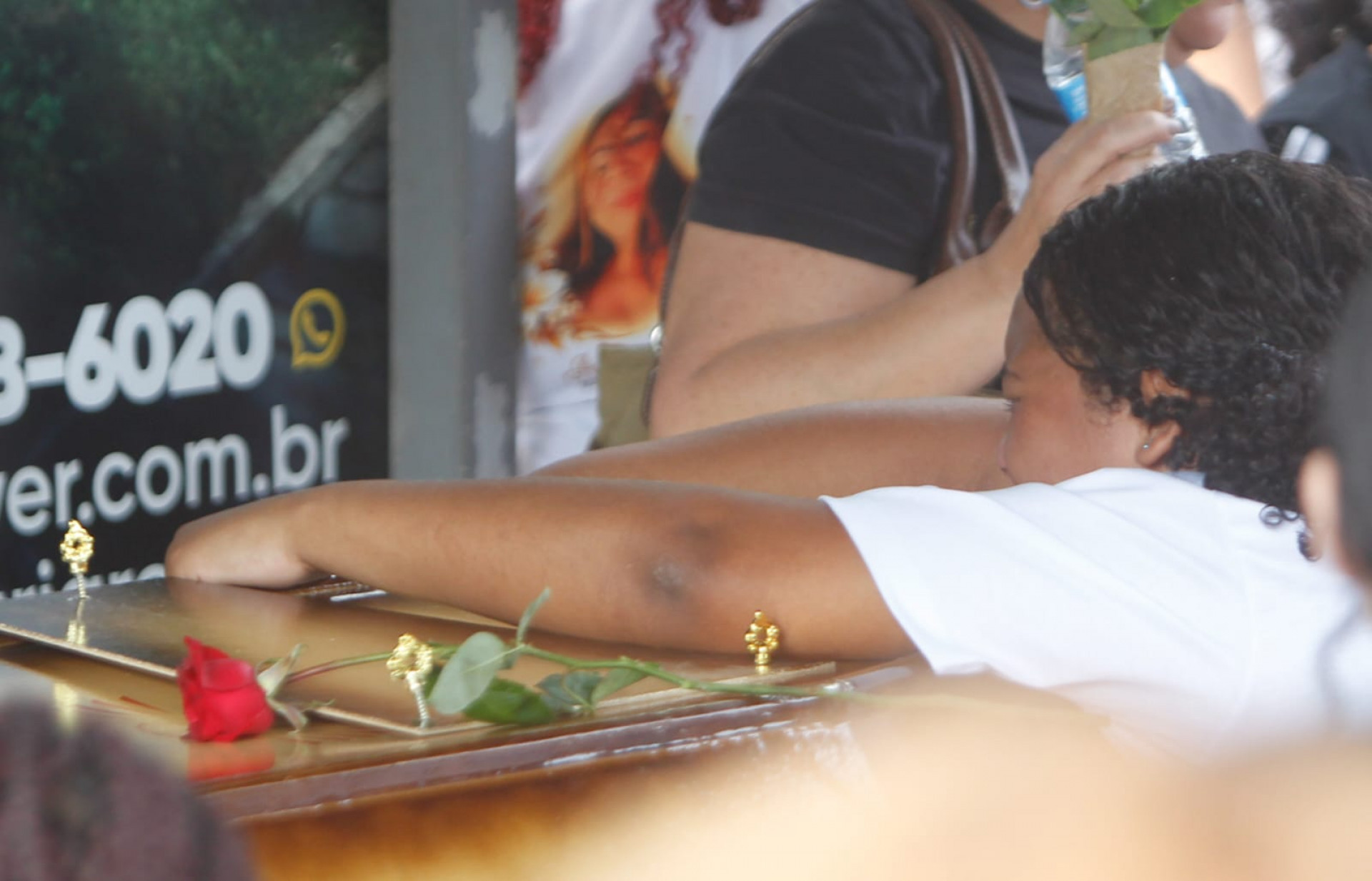 Família se despede de Nádia Ferreira, morta após agressão em Sepetiba