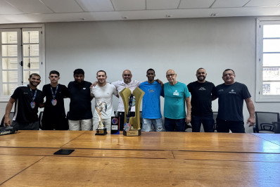 Prefeito recebe atletas trirrienses vice-campeões do Mundial de microfutsal na Rússia
