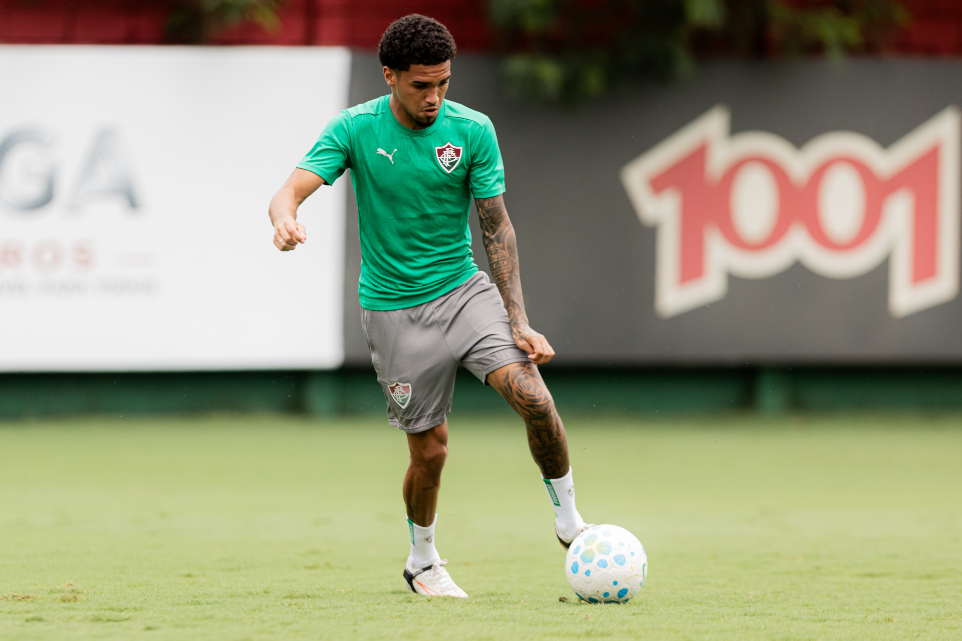 Riquelme Felipe treina, e pode voltar ao Fluminense nos próximos jogos