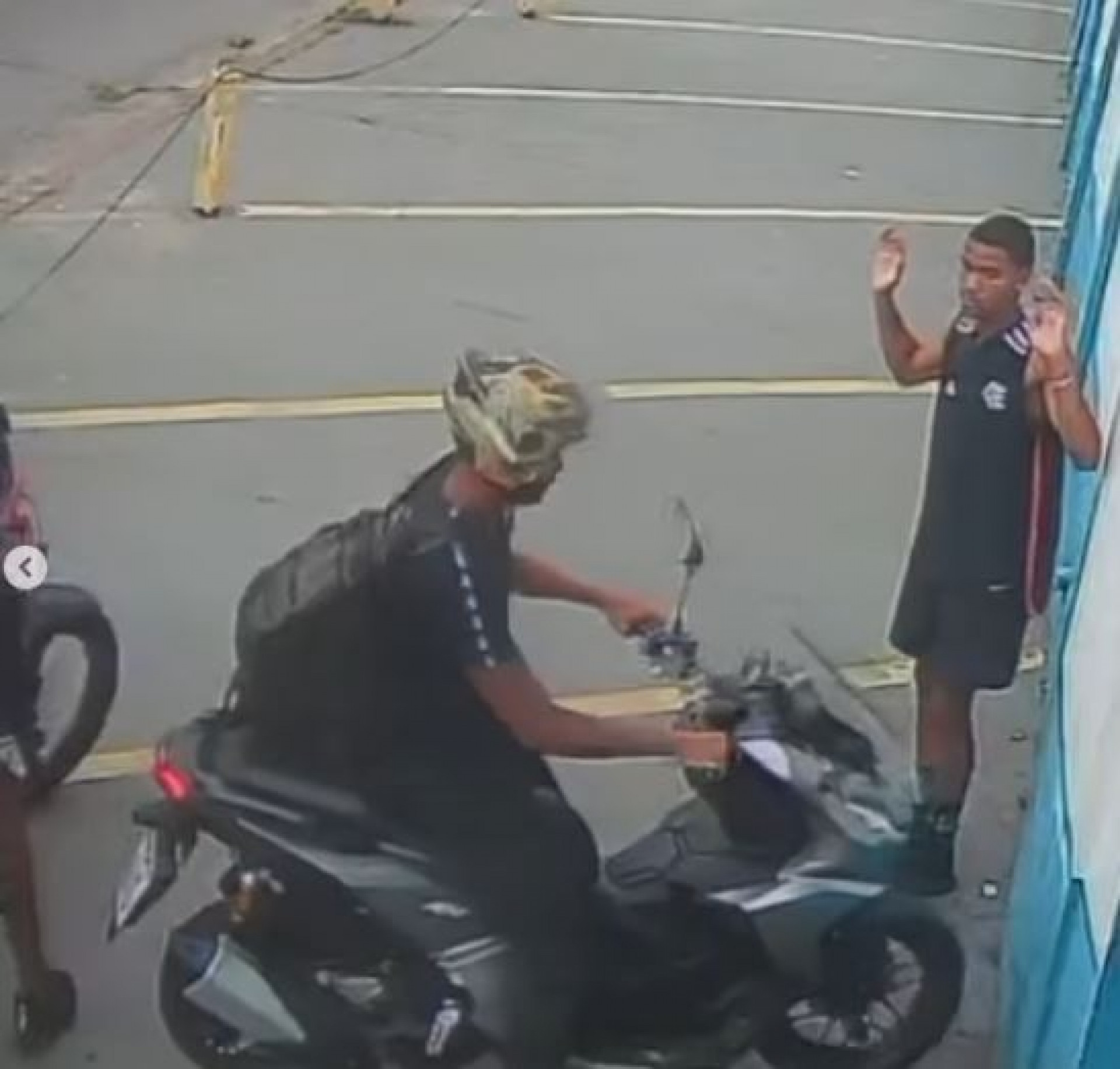 Vídeo: Atleta assaltado após jogo cobra mais segurança em quadras do Rio