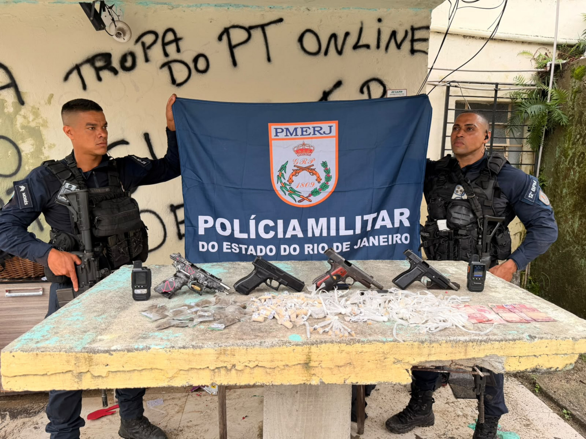 Sete criminosos são presos em comunidade de Niterói