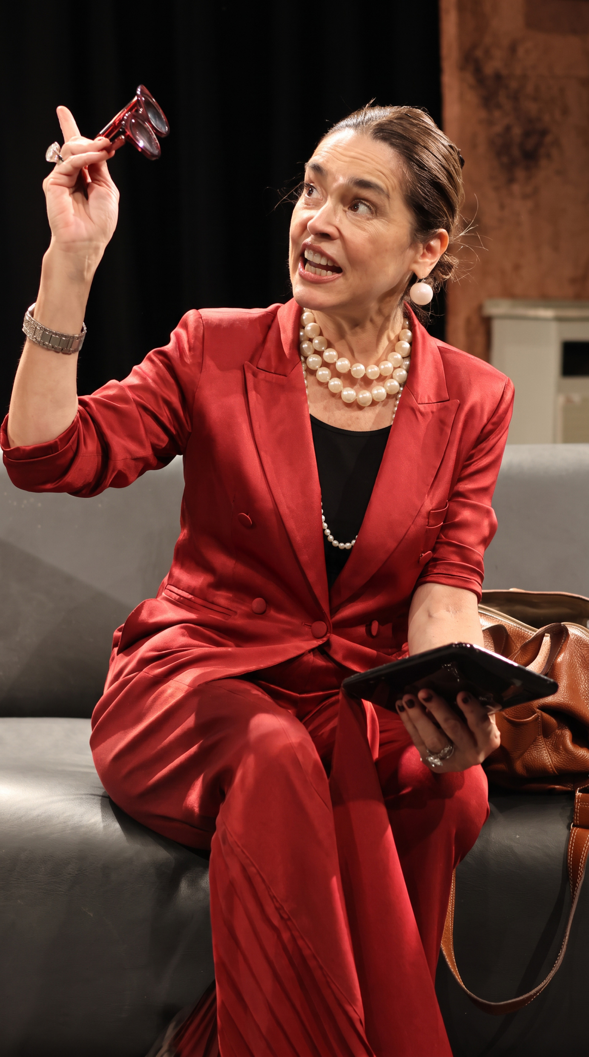Suzy Rêgo interpreta Luísa, mulher de Alberto (Joaquim Lopes), em 'Meno Male' - Lucas Sancho / Divulgação