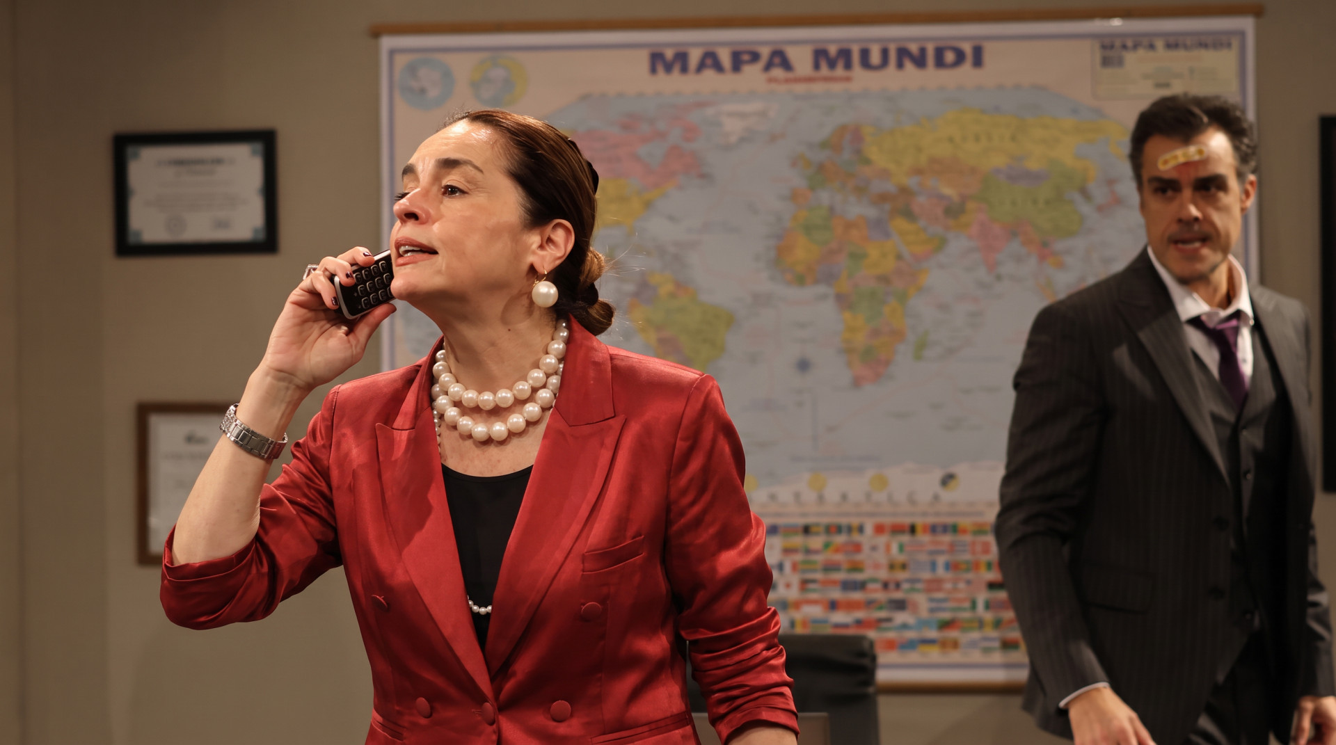 Suzy Rêgo interpreta Luísa, mulher de Alberto (Joaquim Lopes), em 'Meno Male' - Lucas Sancho / Divulgação