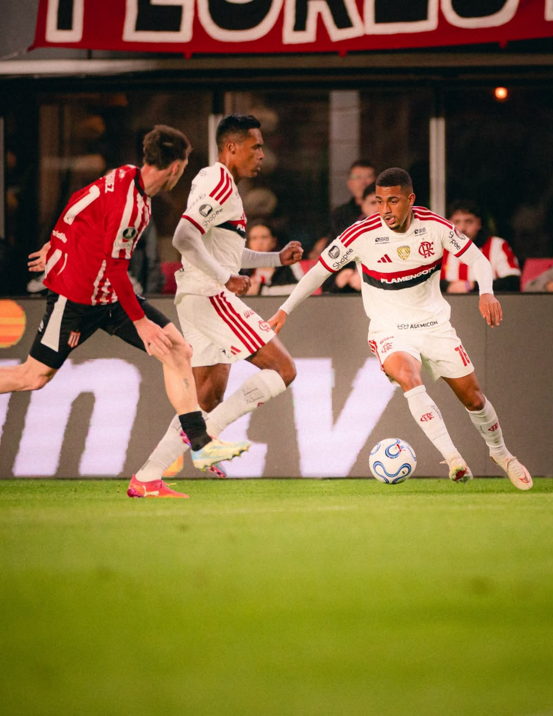 Flamengo empatou com o Estudiantes em La Plata - Adriano Fontes / Flamengo