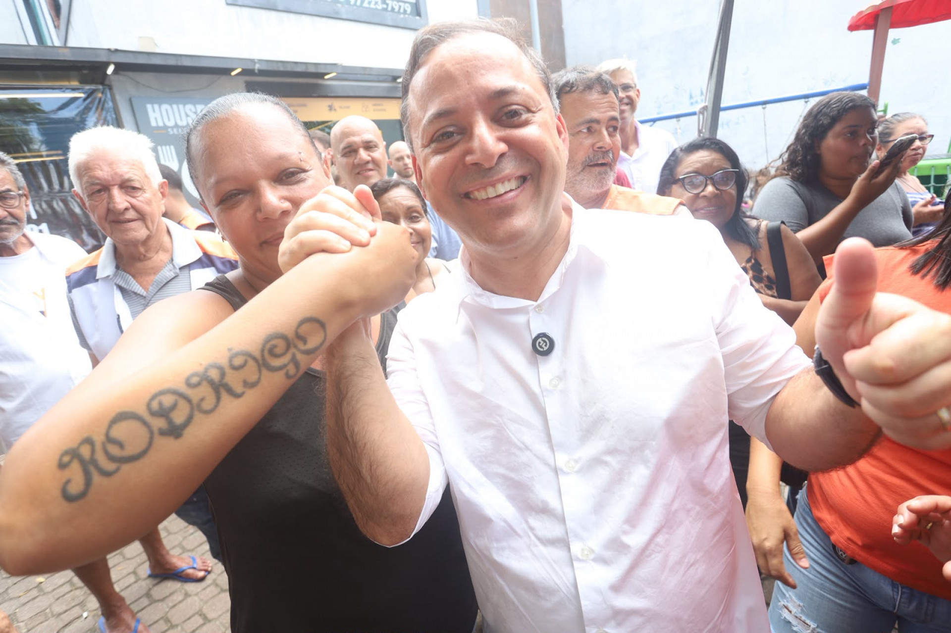 Rodrigo Neves visita obras de escola municipal no Engenho do Mato