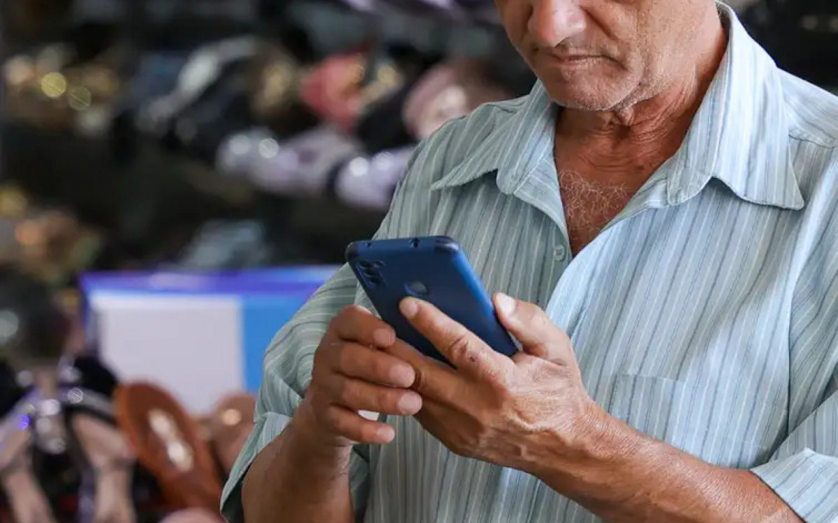 Abstenção de eleitores com mais de 70 anos cai em 2026