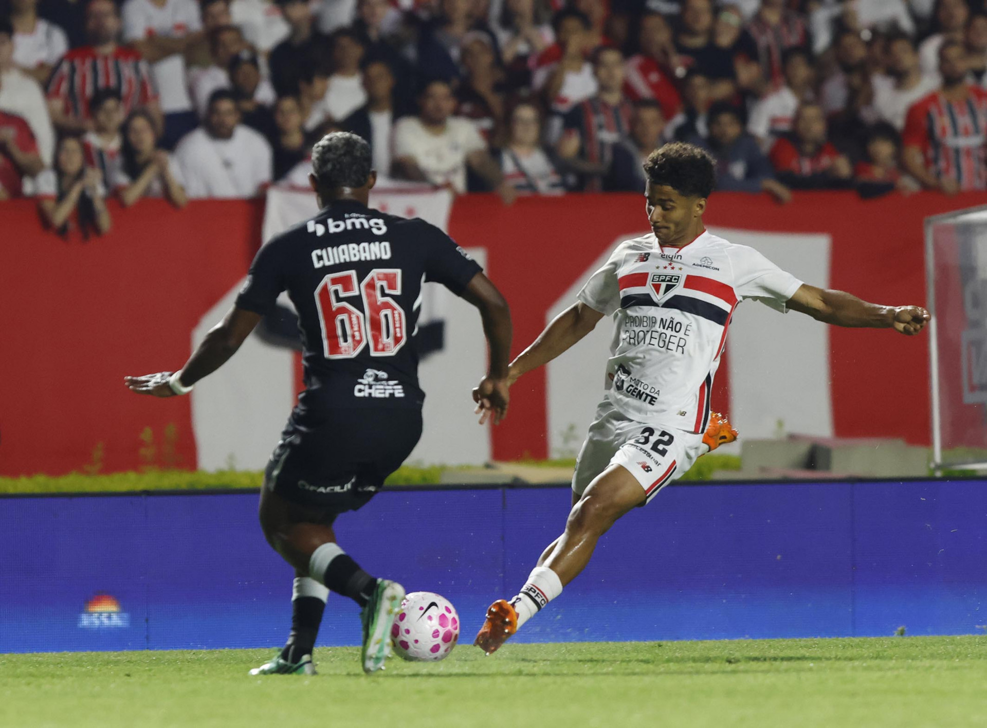 Cuiabano em a&ccedil;&atilde;o pelo Vasco diante do S&atilde;o Paulo, no Morumbis - Rubens Chiri / S&atilde;o Paulo FC