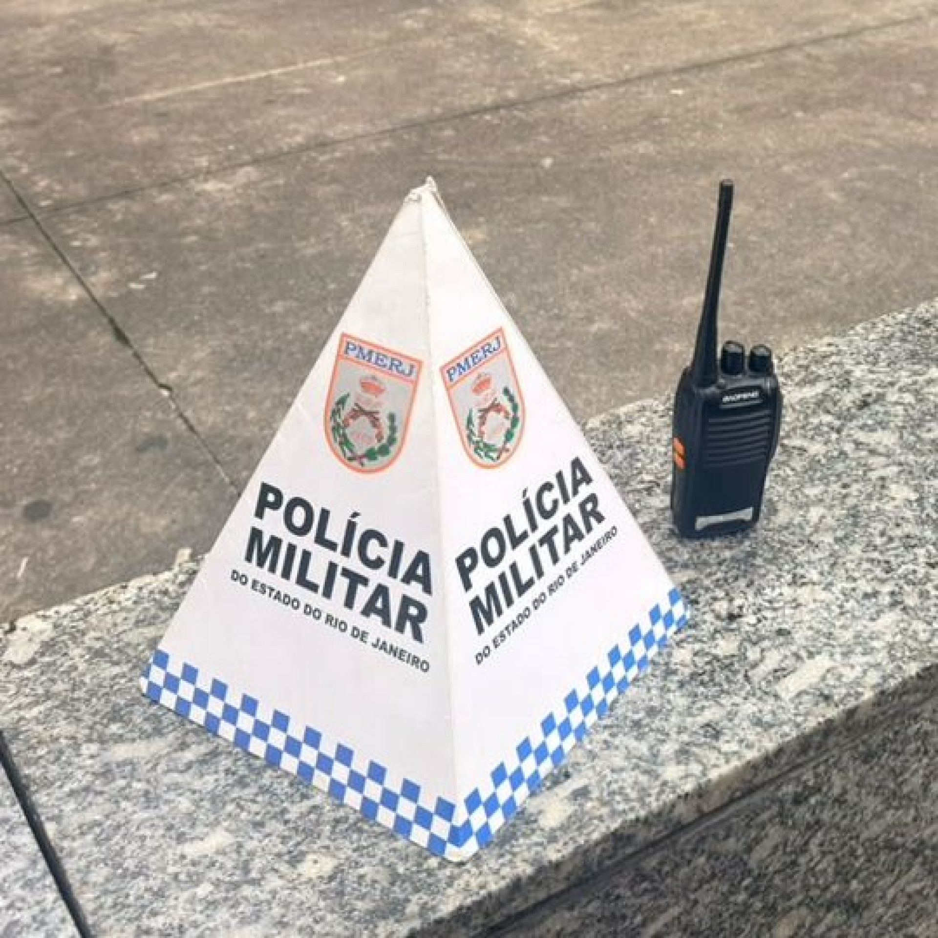Homem é preso com rádio transmissor na Zona Oeste