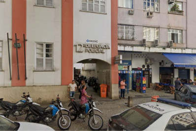 Homem é preso por injúria racial e agressão após briga no Leme