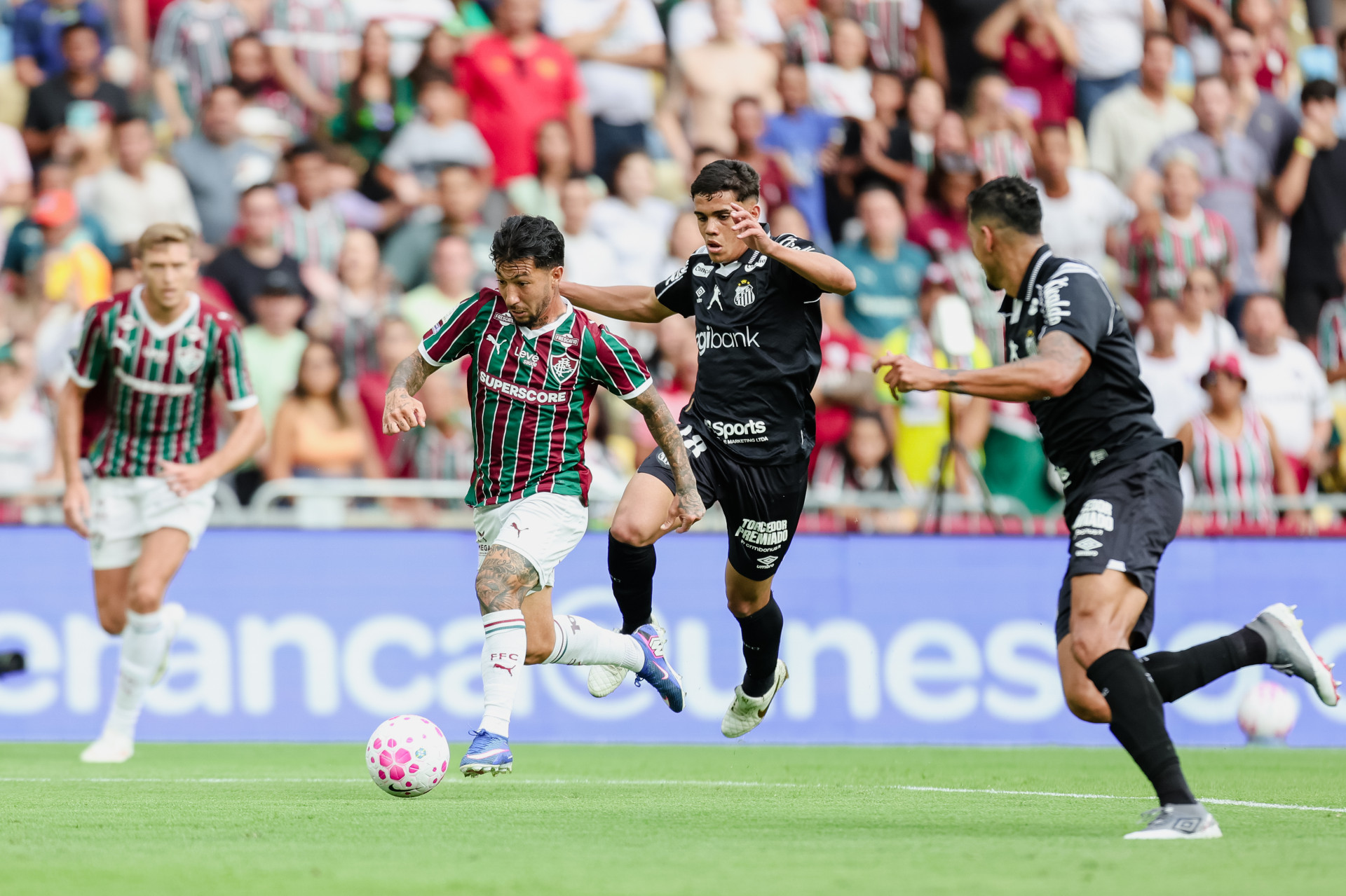 Fluminense sofre virada e perde para o Santos no Maracanã