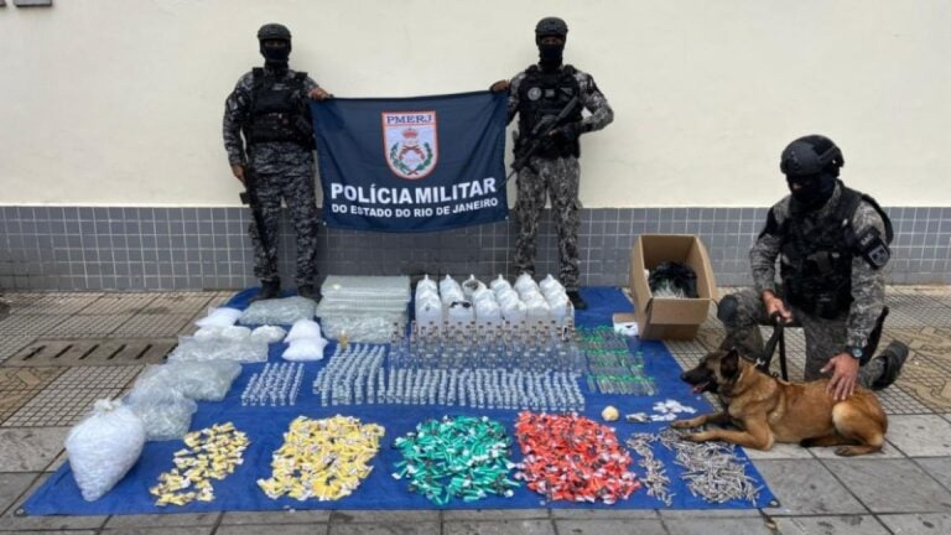 BAC apreende drogas e lança-perfume avaliados em R$ 129,8 mil no Jardim Belmonte, em Volta Redonda