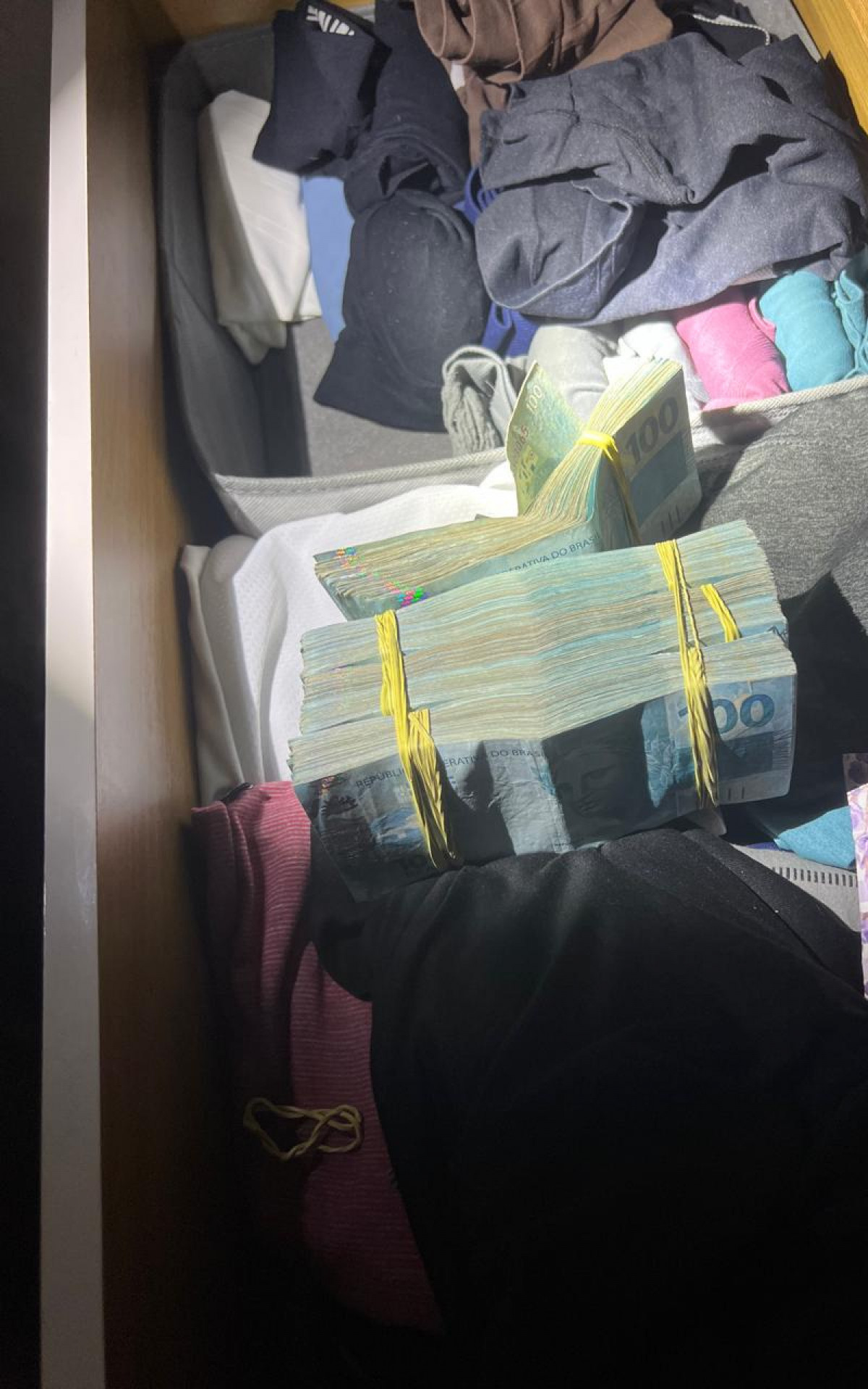 Dinheiro em espécie foram encontrados em imóvel de suspeito, em Tomás Coelho