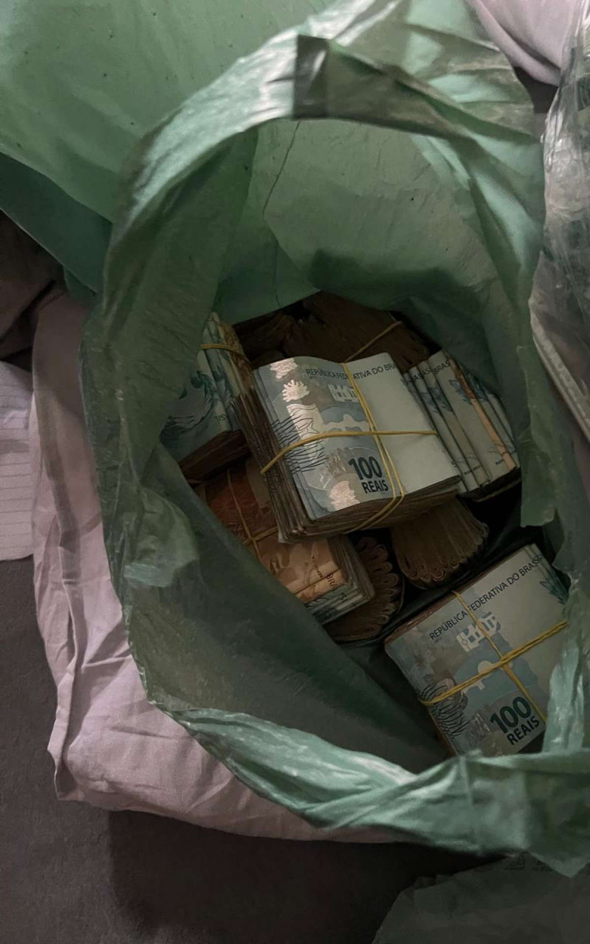 Dinheiro em espécie foram encontrados em imóvel de suspeito, em Tomás Coelho