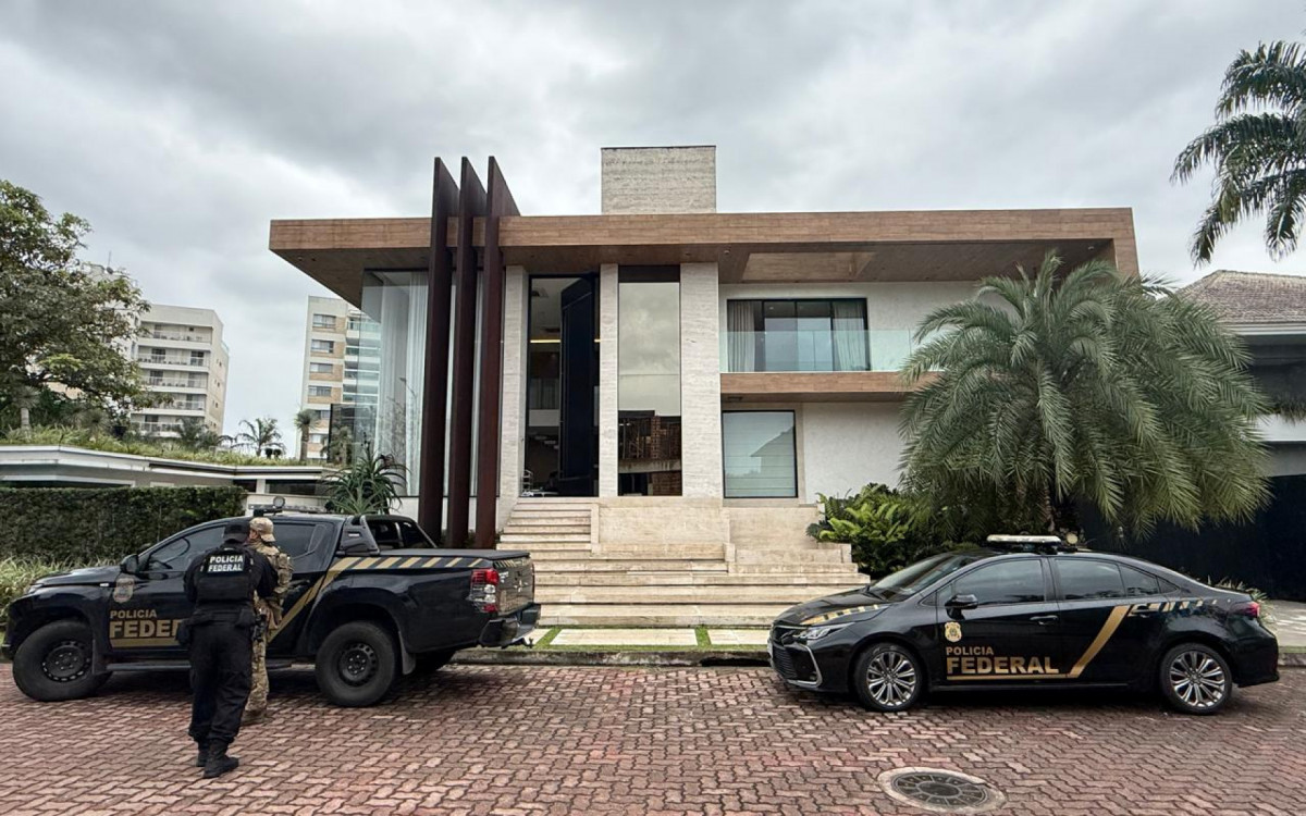 Policiais buscam cumprir mais de 40 mandados nesta segunda-feira (19)