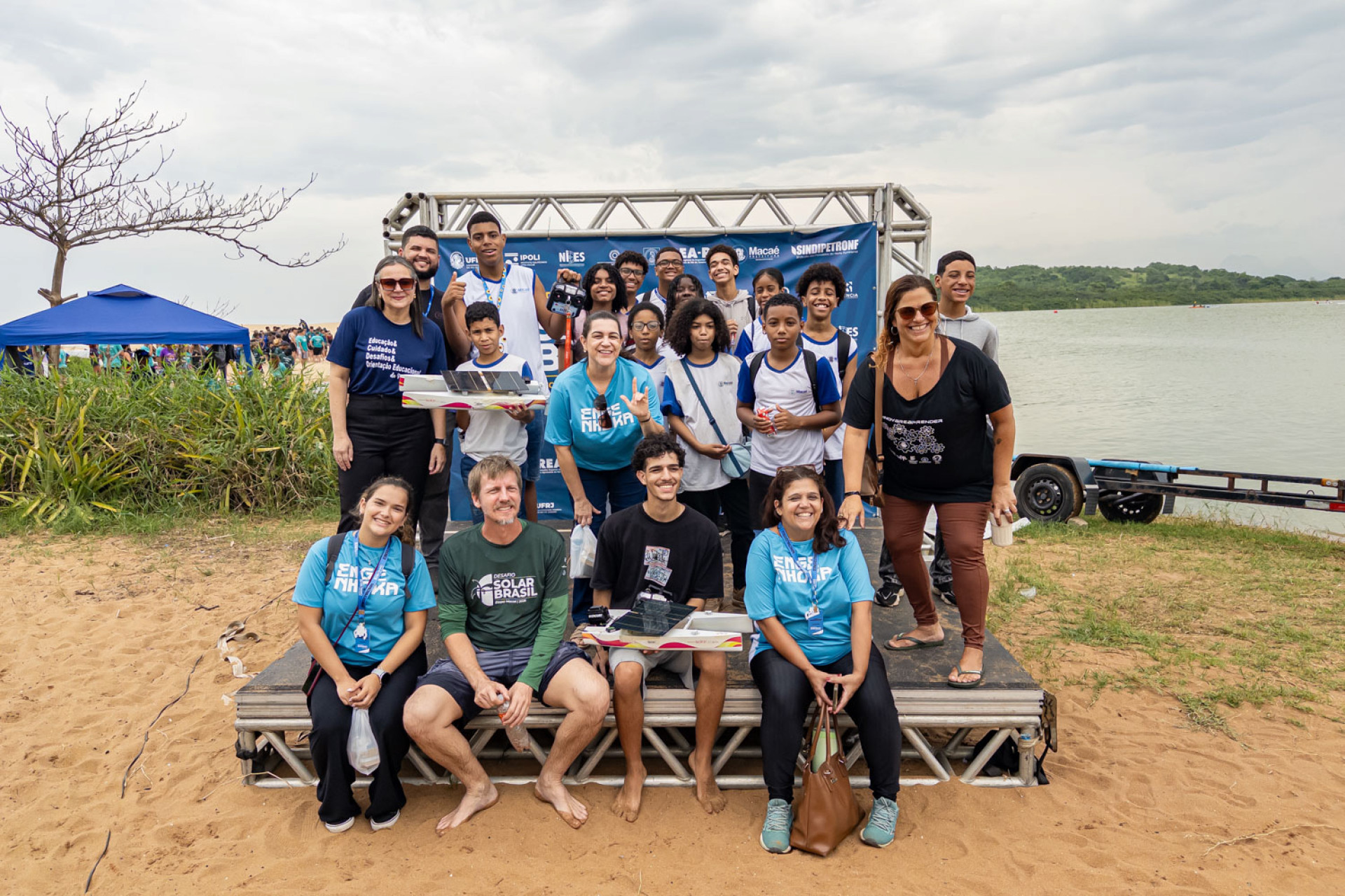 Estudantes da Escola Municipal Paulo Freire vivenciam a tecnologia dos barcos movidos a energia solar na Lagoa de Imboassica - Foto: Divulga&ccedil;&atilde;o