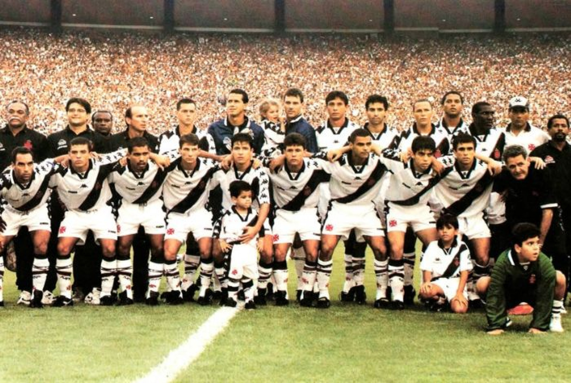 Vasco foi tricampe&atilde;o brasileiro no Maracan&atilde;, em 1997 - Divulga&ccedil;&atilde;o / Vasco 