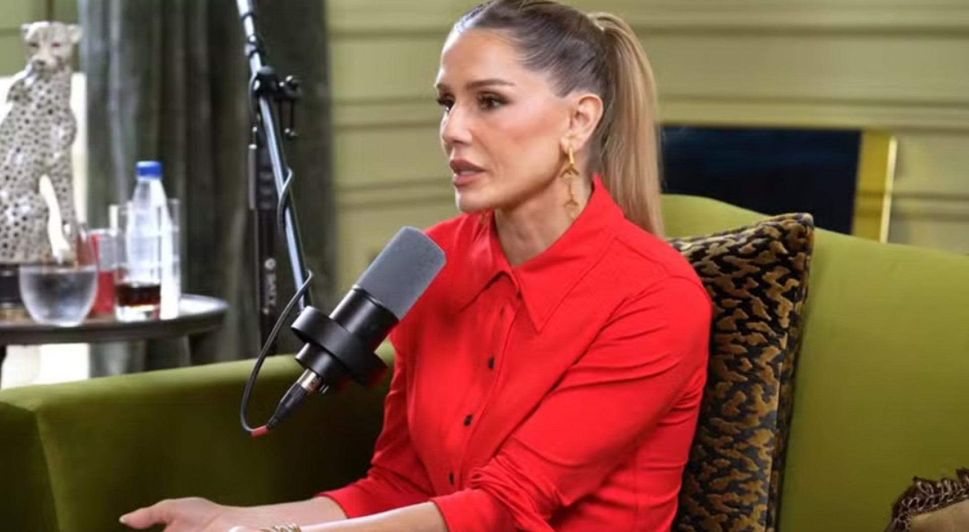 Deborah Secco revela bronca após chegar de biquíni para gravar na Globo