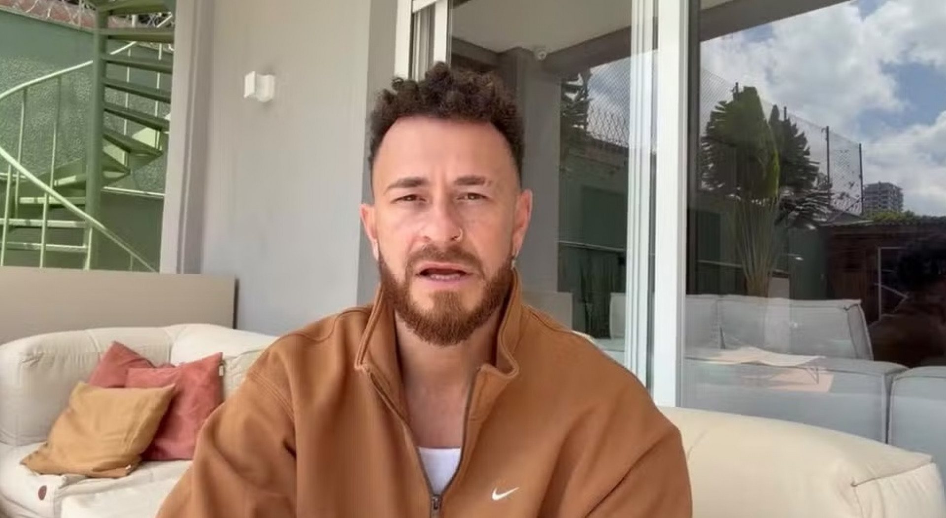 Fred Bruno se manifesta após ser atingido de raspão por tiro
