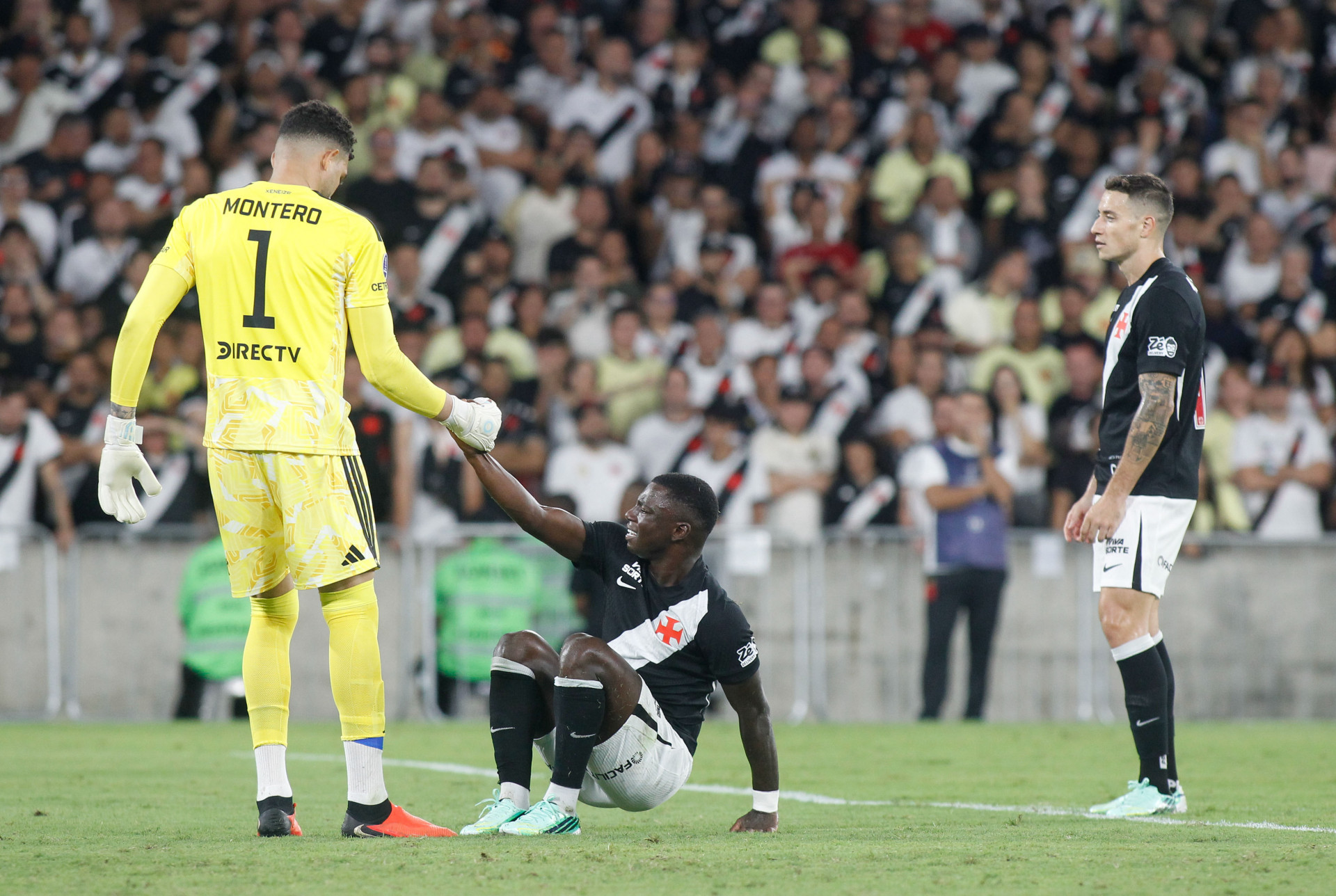 Hinestroza afirma que Vasco entrou desligado contra o Boca: 'Vacilou'