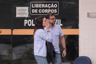 Familiares se despedem de secretário morto a tiros na Avenida Brasil