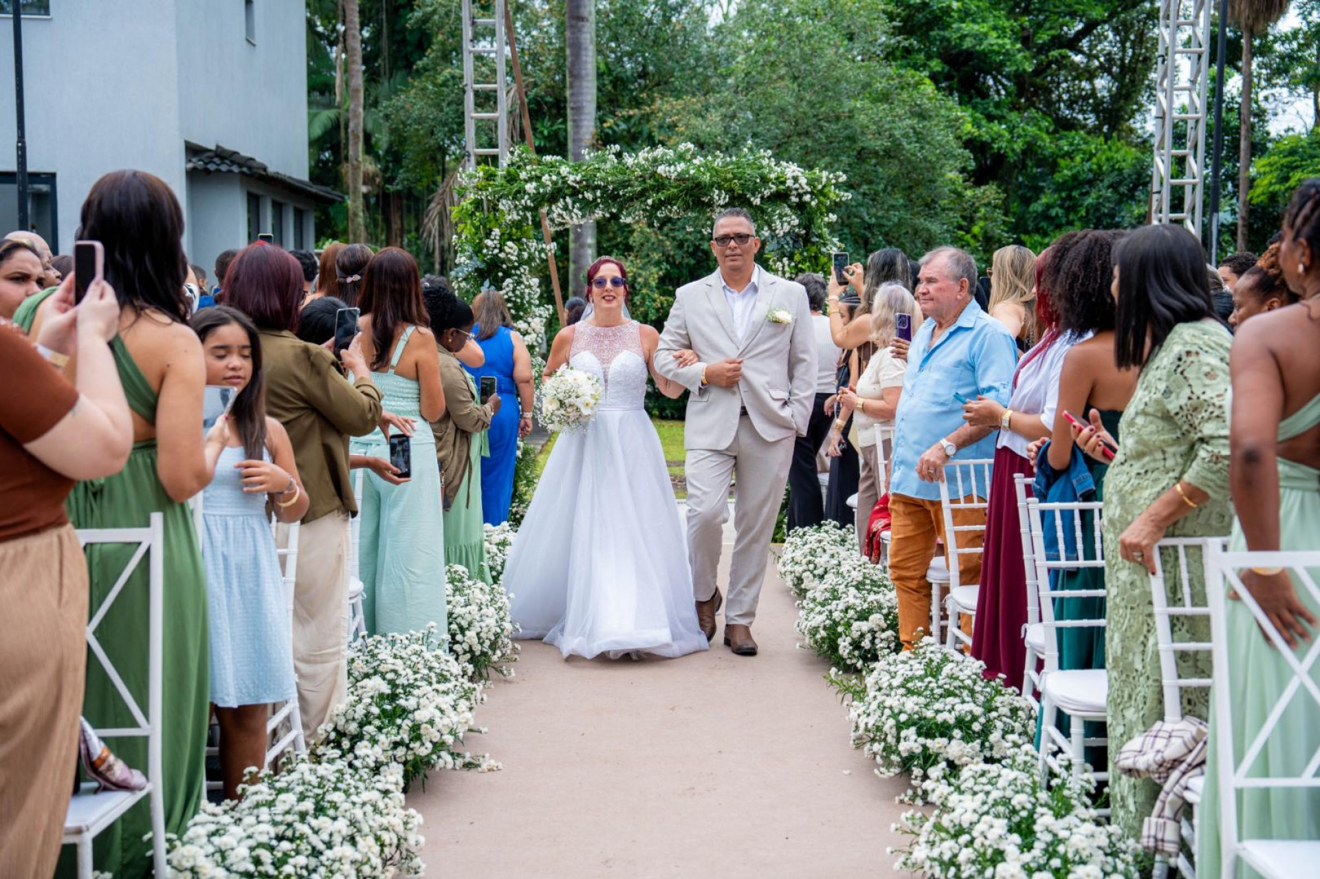 Duque de Caxias realiza primeiro casamento coletivo com 60 casais
