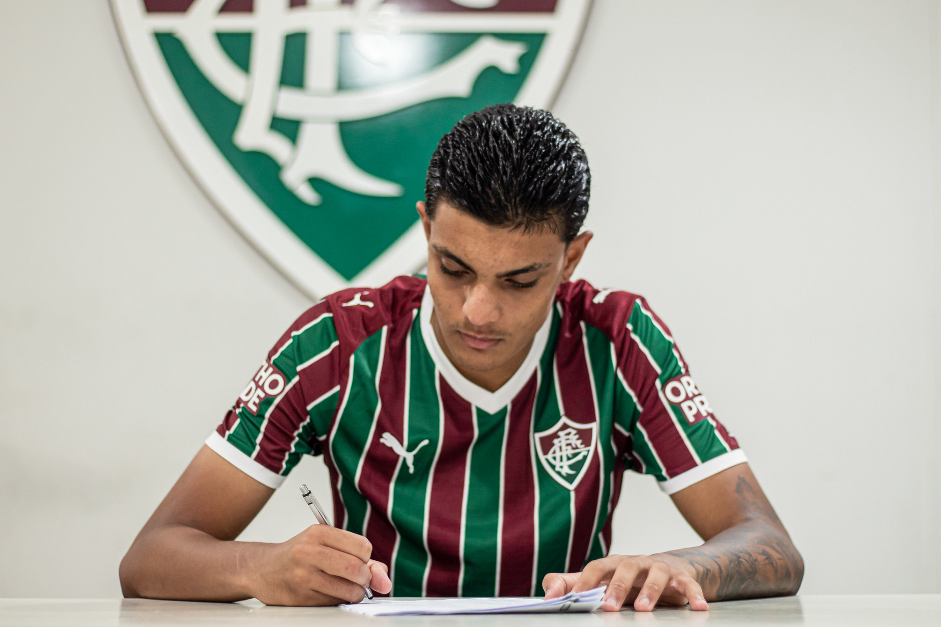 Fluminense contrata zagueiro destaque da Copinha para base