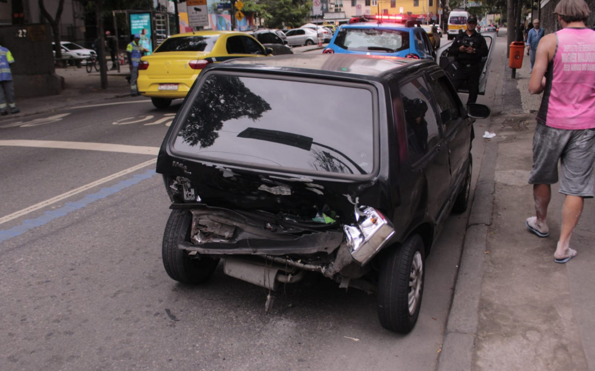 Veículo de Paulo Roberto de Andrade ficou com a traseira destruída