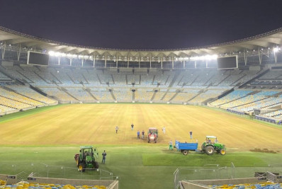 Consórcio inicia recuperação do gramado do Maracanã para jogo do Flamengo