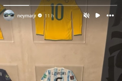 Indireta? Neymar posta camisa de Paredes após Boca vencer Vasco