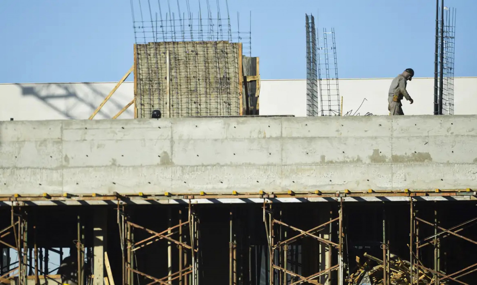 TCU aponta indícios de irregularidades graves em 15 obras públicas