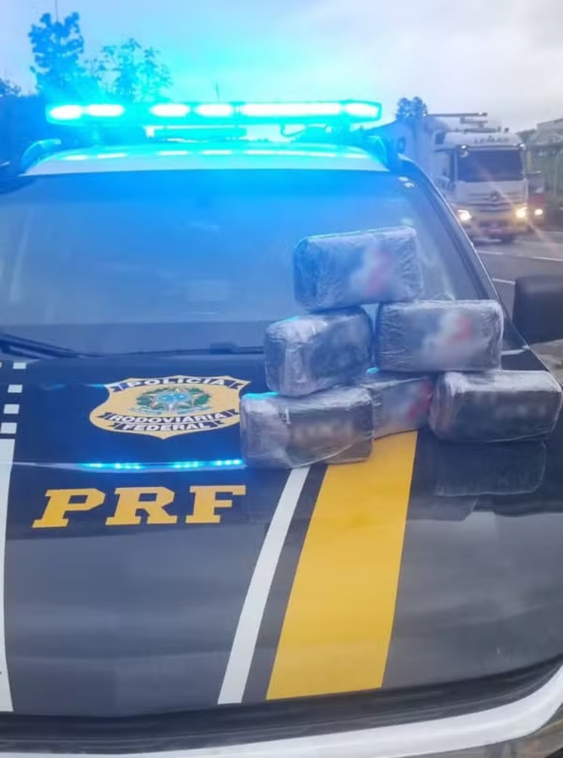 PRF prende homem com 6 kg de cocaína na via Dutra, em Volta Redonda