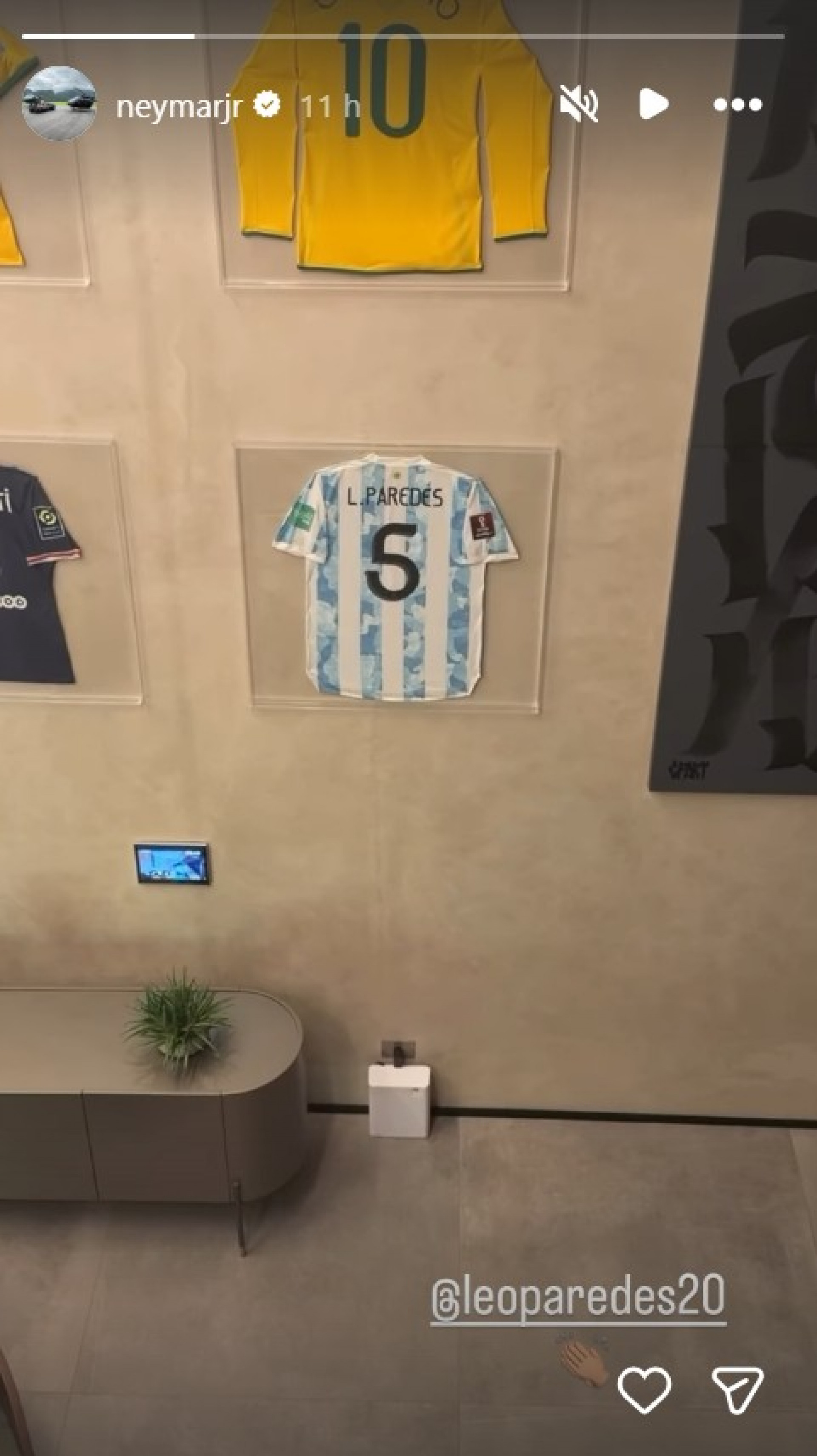 Indireta? Neymar posta camisa de Paredes após Boca vencer Vasco