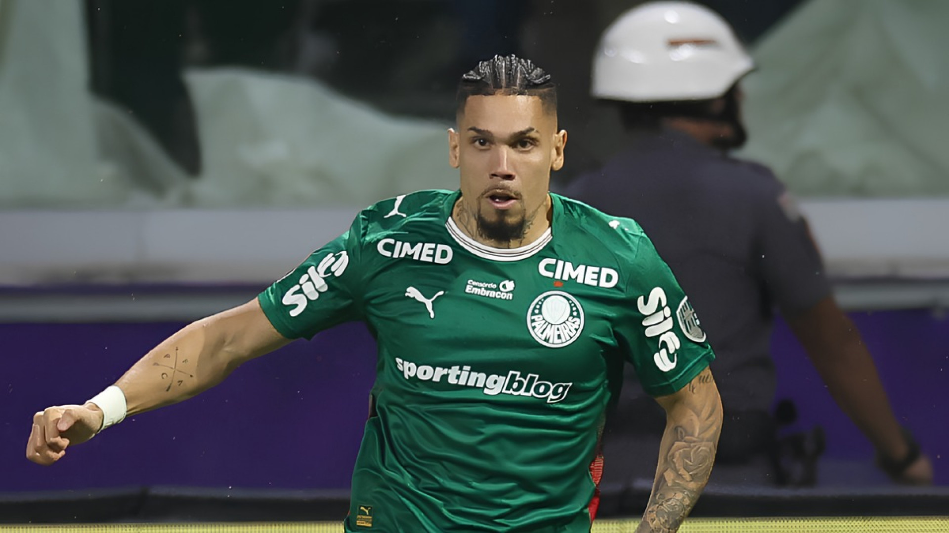Ex-Vasco sofre lesão contra Fluminense e não tem prazo para retornar