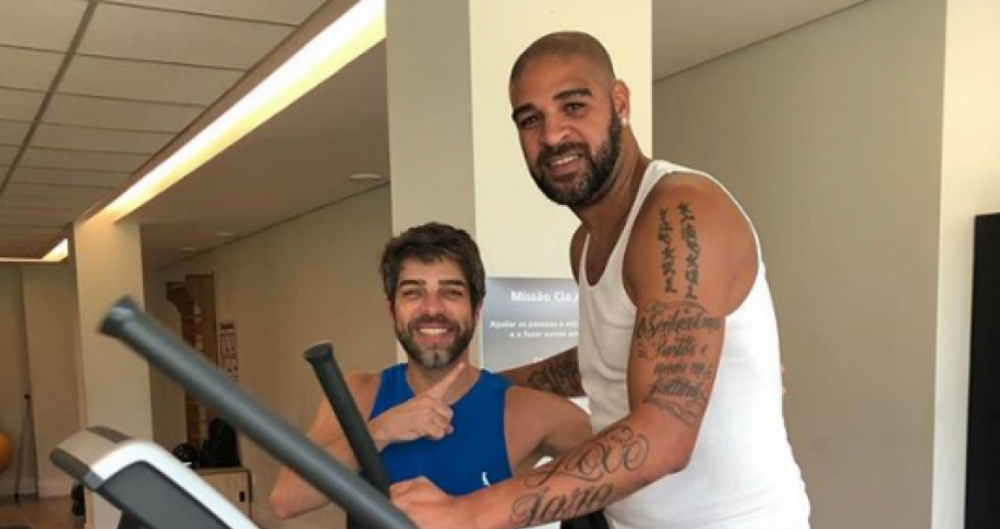 'Meu amigo Juninho estava lá', escreveu Adriano no Instagram