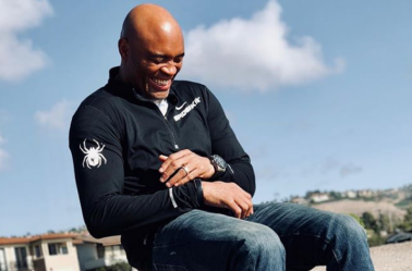 Combate transmite evento de boxe com a participação de Anderson Silva e Floyd Mayweather