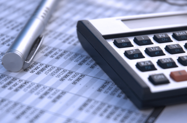 Taxa média de juros cai em agosto, mas segue tendência de alta