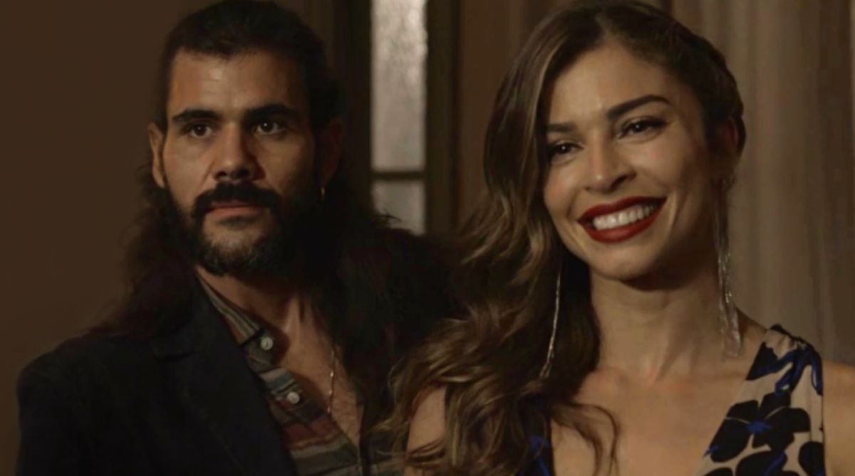 L&iacute;via apresenta novo namorado &agrave; fam&iacute;lia e internautas debocha da rea&ccedil;&atilde;o de Sophia 