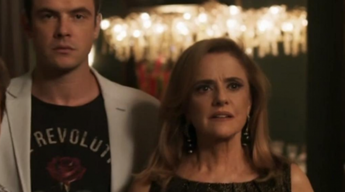 Lívia apresenta novo namorado à família e internautas debocha da reação de Sophia 