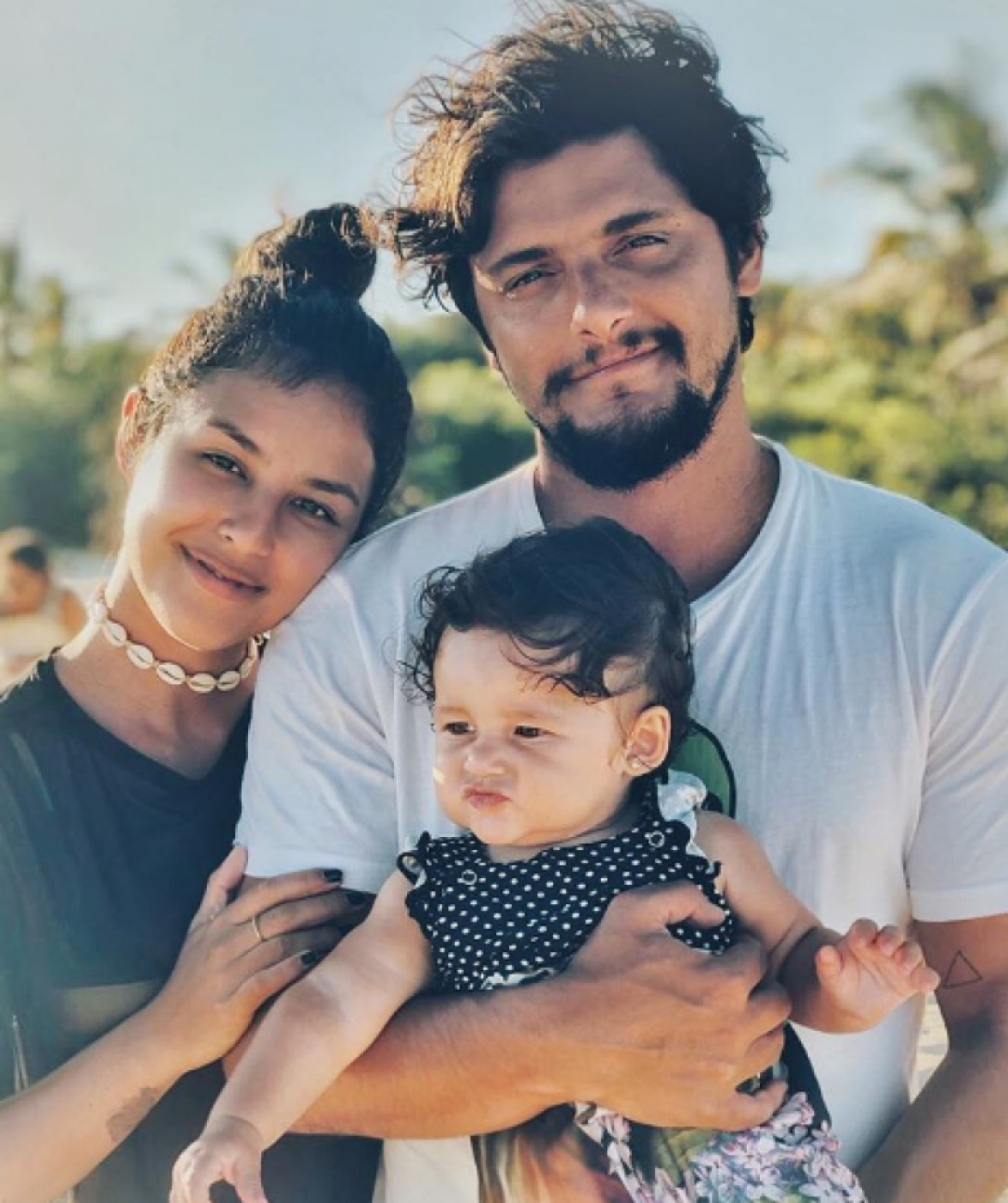 Brno Gissoni ao lado de Yanna Lavigne e Madalena, filha do casal - Reprodução/Instagram