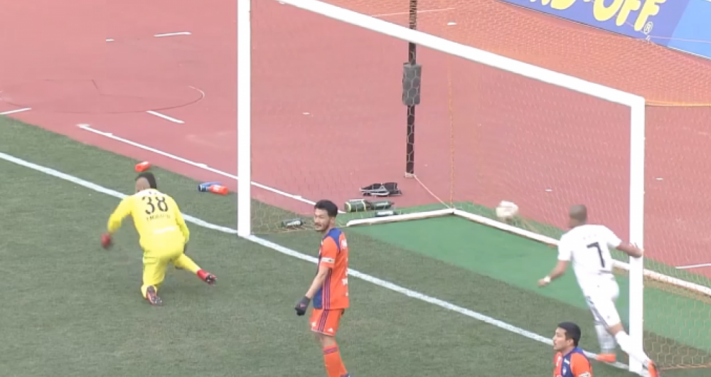 Muralha leva gol de letra em seu segundo jogo pelo Albirex Nigata, na segundo do Japon�s