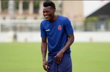 Ex-zagueiro do Vasco anuncia aposentadoria aos 40 anos