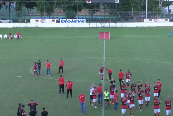 Jogadores do Flamengo agradecem torcida que compareceu ao jogo