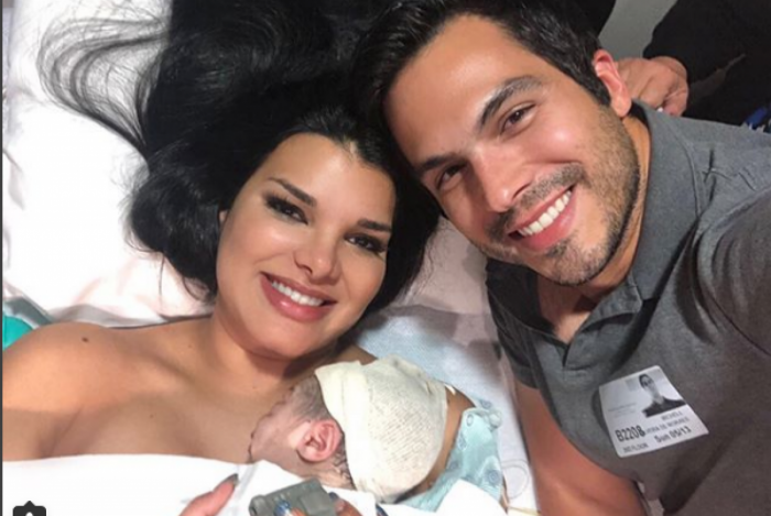 Juliane Almeida, o filho Michael e o marido Michael Moraes