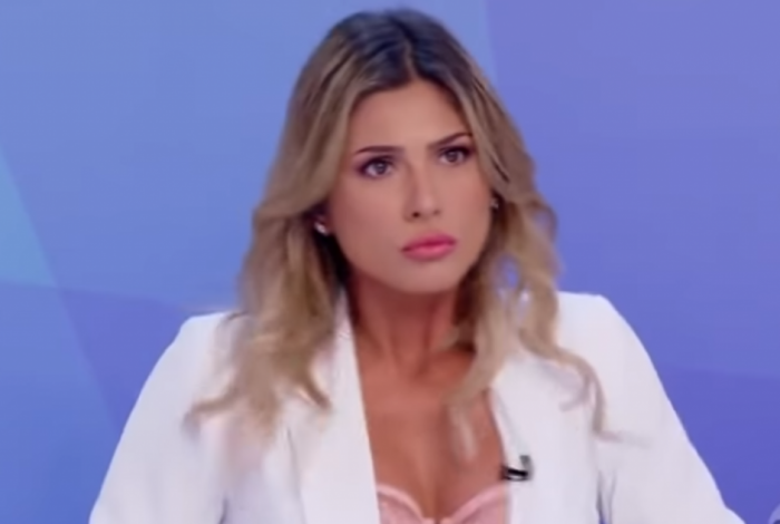 Livia Andrade fala sobre Flor e Mara Maravilha no 'Programa Silvio Santos'