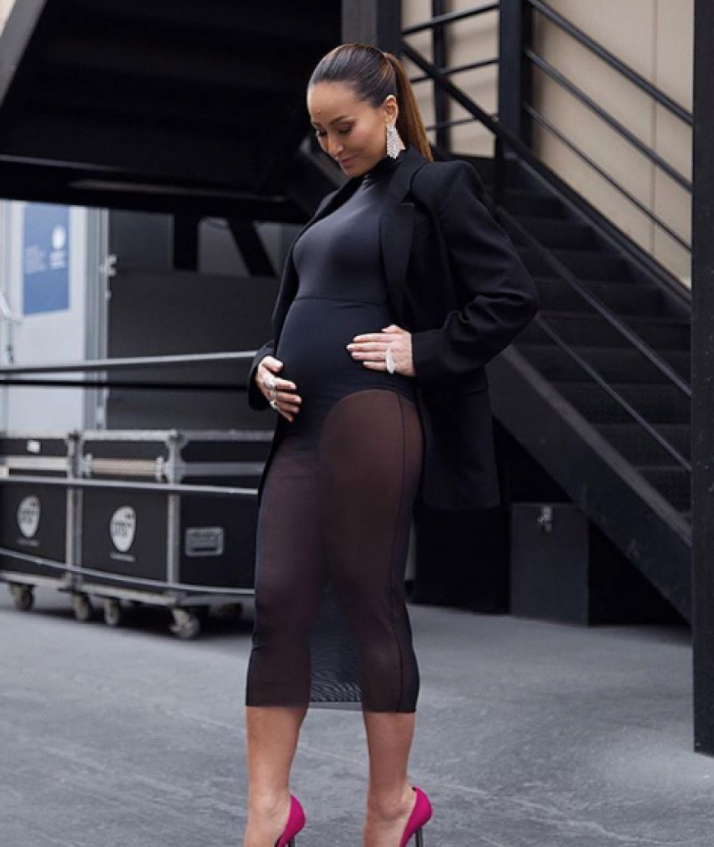 Sabrina Sato mostra presentes que recebeu de Michel Teló e Thais Fersoza