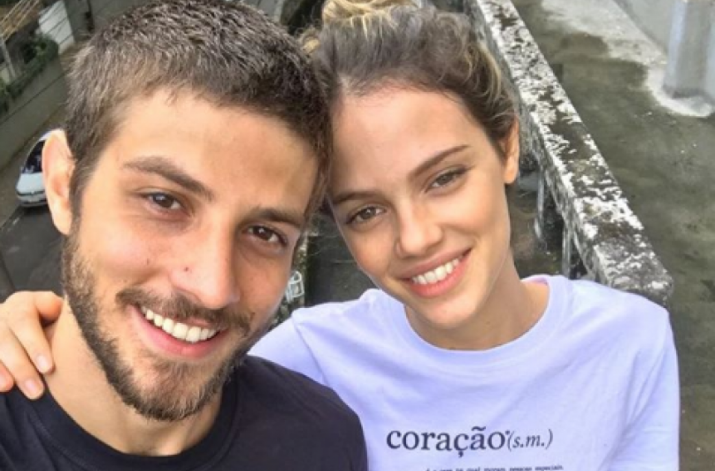 Chay Suede e Laura Neiva falam sobre ser referência como casal: 'Sinceridade'