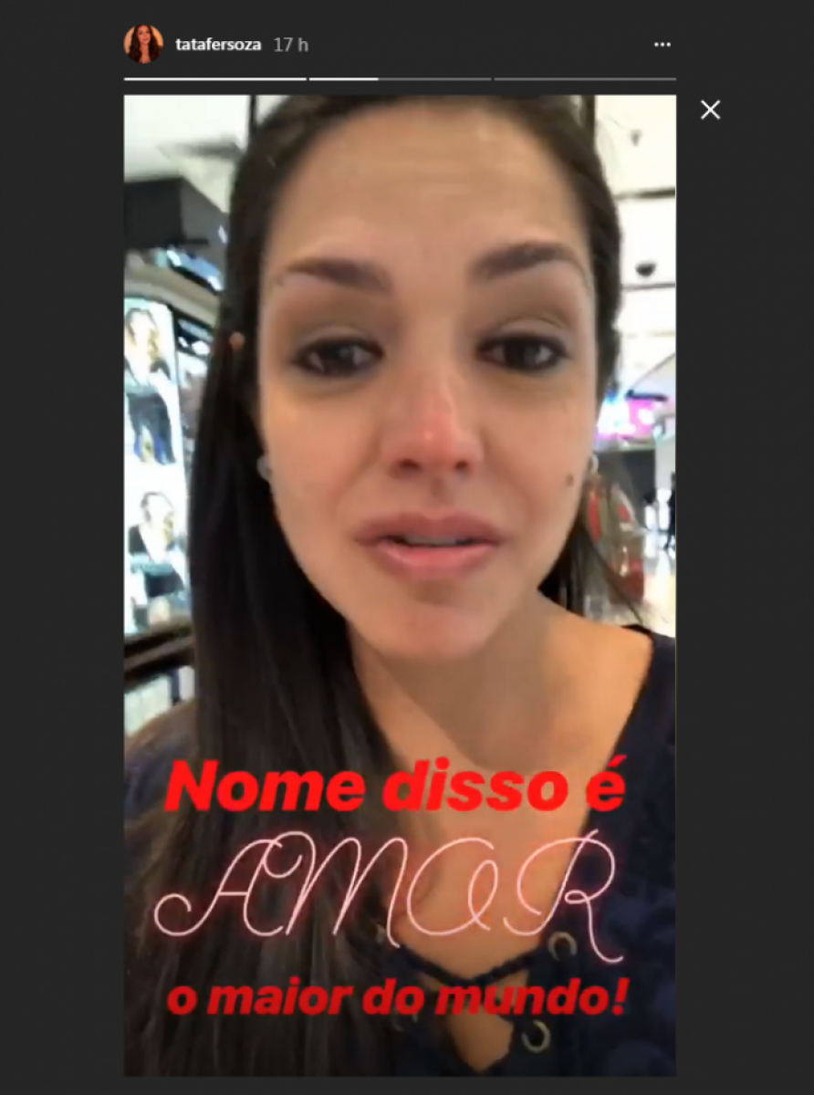 Thais Fersoza chora de saudade dos filhos à caminho do Brasil