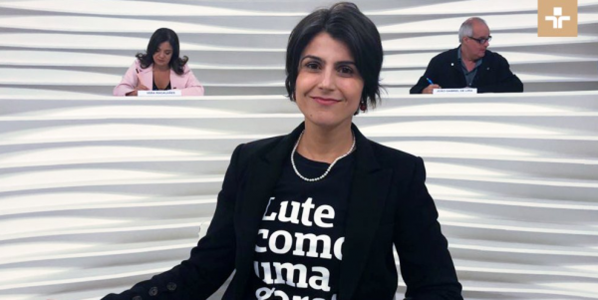 No programa Roda Viva, a pré-candidata do PCdoB à Presidência da República, Manuela D'Ávila, disse duvidar da formação de uma frente de esquerda no primeiro turno das eleições para o Planalto neste ano - Reprodução/ Tv Cultura